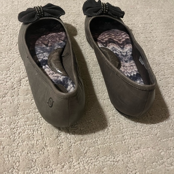 Born leather Gray flats with Bow Detail women’s size 9 - Picture 5 of 5